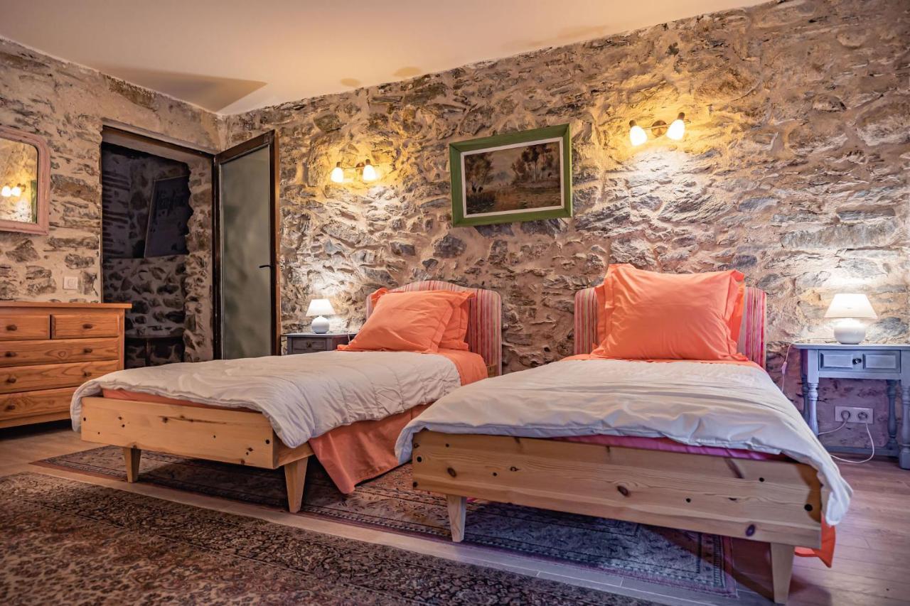 Sundrenched Relais De Poste In Serdinya Exterior photo